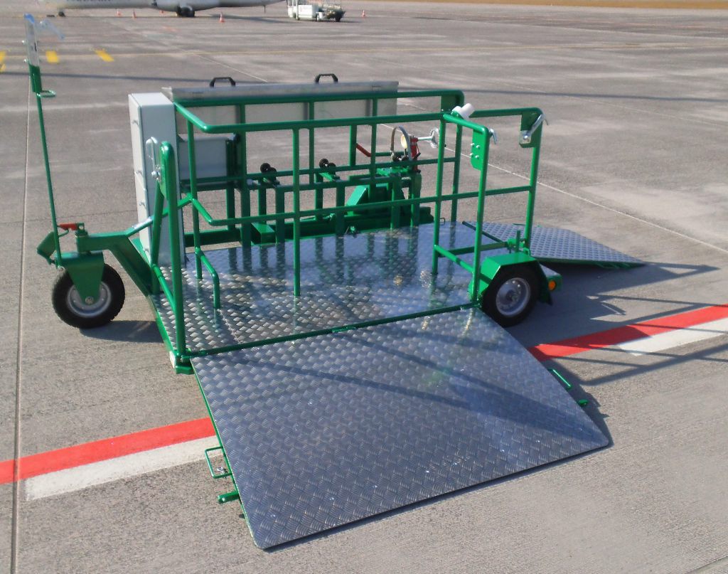 Gefertigte Stahlkonstruktion mit Auffahrrampe